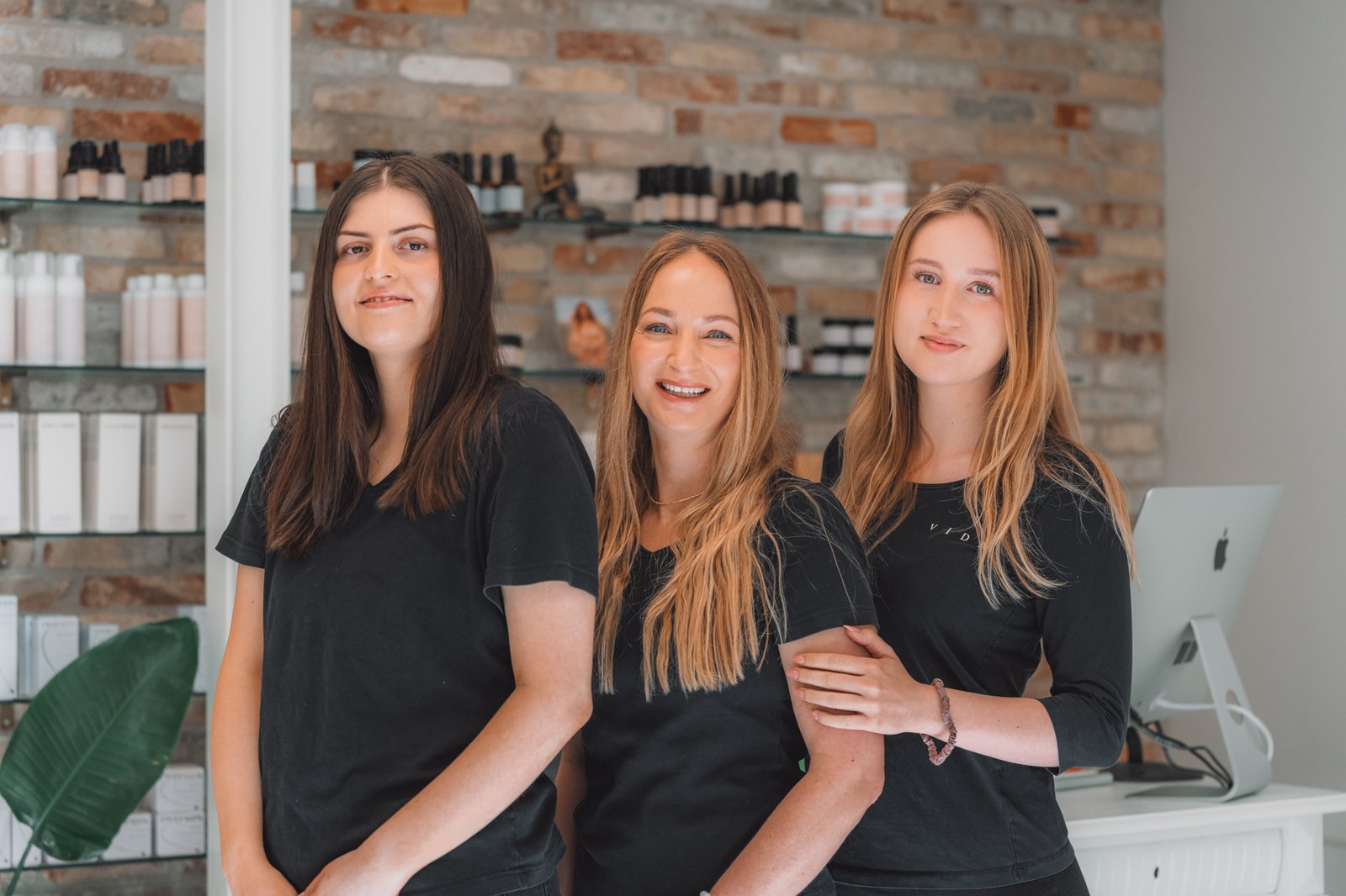 Teamet bag VIDA Skønhedsklinik — Lene, Lisa og Rebekka